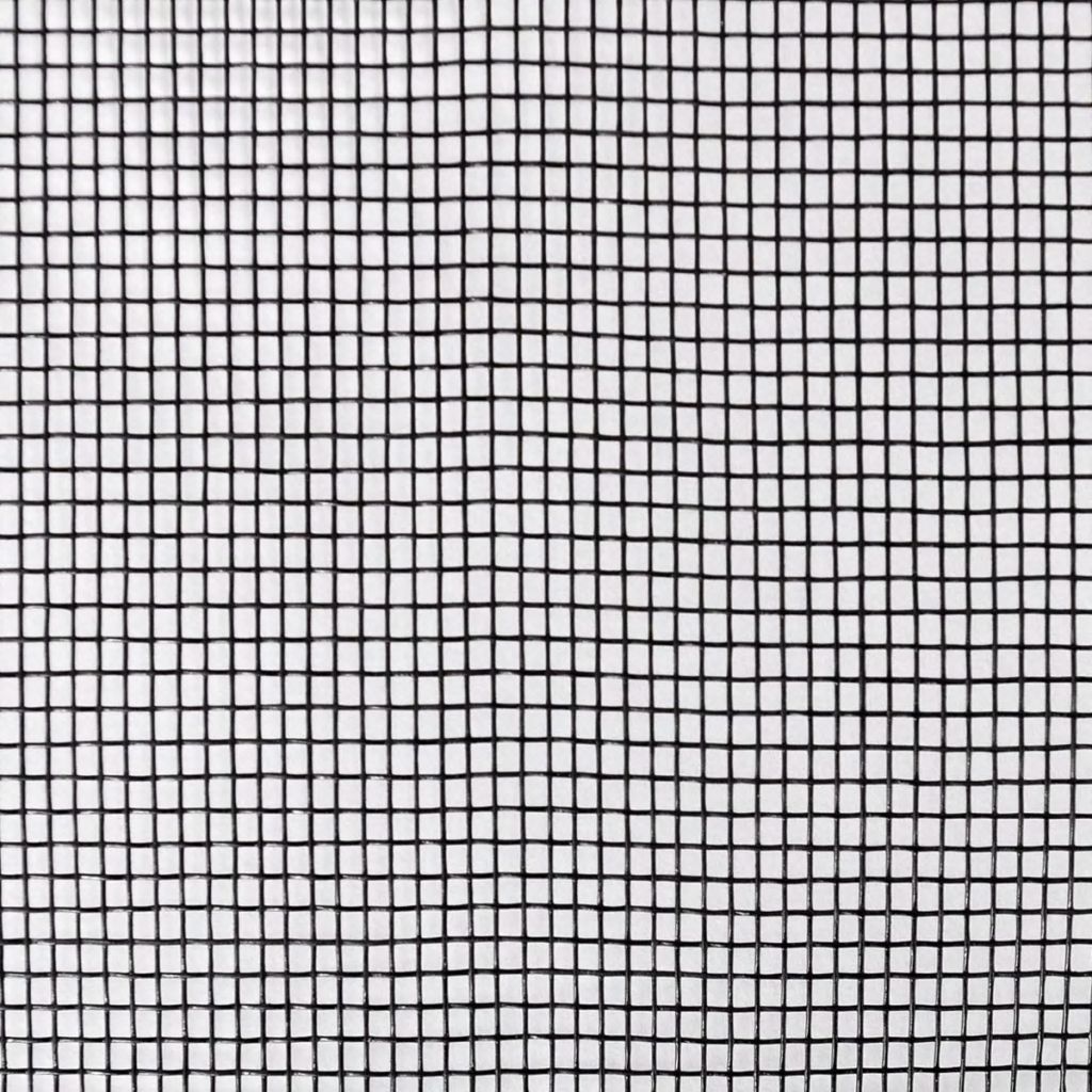 Kleur: zwart Totale afmetingen: 100 x 500 cm (B x L) Afmetingen mesh: 1,17 x 1,57 mm (L x B) Gewicht: 110 g per vierkante meter Materiaal: glasvezel 252 gaten per vierkante inch