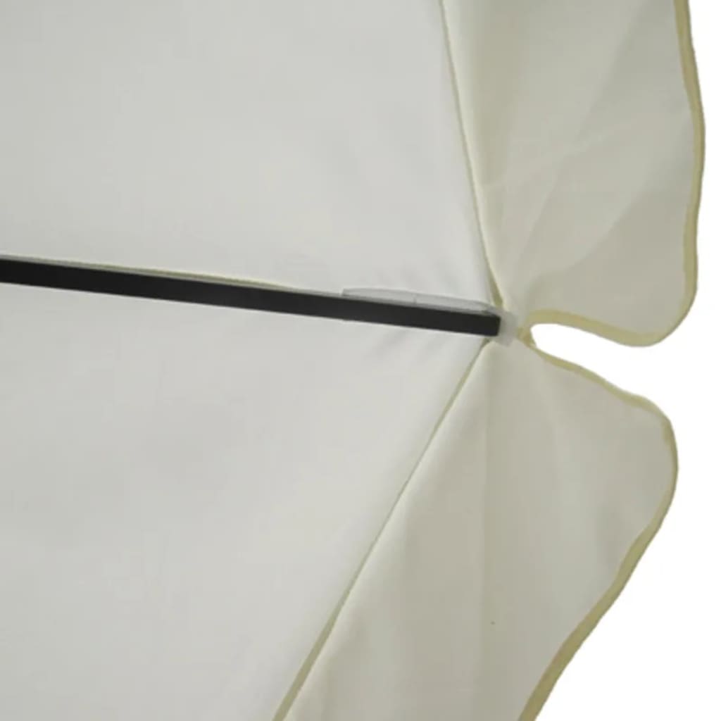 Deze parasol heeft een stevig aluminium frame, een grote UV-bestendige doek en een draagbare voet, waardoor hij u perfect tegen zonlicht kan beschermen. Deze parasol van hoge kwaliteit kan eenvoudig worden geopend en gesloten door aan de zwengel te draaien. De aluminium paal en de acht stevige aluminium ribben maken de parasol erg stevig. Daarnaast zorgt de grote, afneembare stalen kruisvoet voor extra stabiliteit zonder dat het te veel ruimte inneemt. De extra parasolvoet bestaat uit vier aparte onderd...