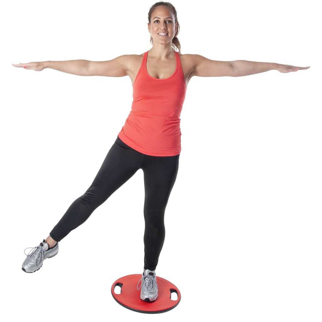 Breng je lichaam in evenwicht en versterk je spieren met dit anti-slip balance board van Pure2Improve. Met twee handgrepen kan je met deze balansschijf verschillende oefeningen doen. Hij is klein en gemakkelijk op te bergen. Met een draagvermogen van 100 kg is deze balance board geschikt voor bijna iedereen. De rotatieschijf van Pure2Improve kan je helpen om je onderrug te versterken, balans en coördinatie te vergroten en je sportprestaties te verbeteren.