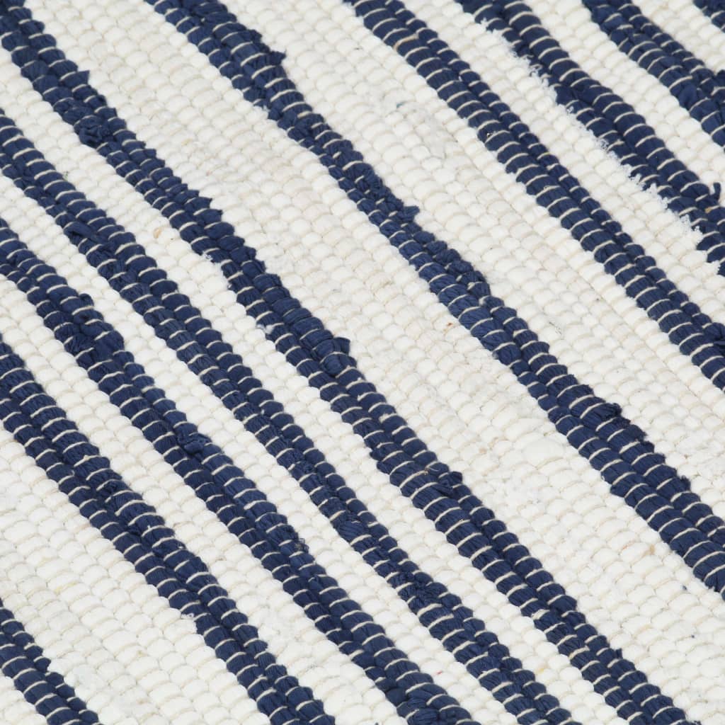 Kleur: blauw en wit Materiaal: katoen Afmetingen: 160 x 230 cm (B x L) Met mooie, decoratieve kwastjes aan beide uiteinden Met willekeurig streeppatroon Handgemaakt Elk stuk is uniek