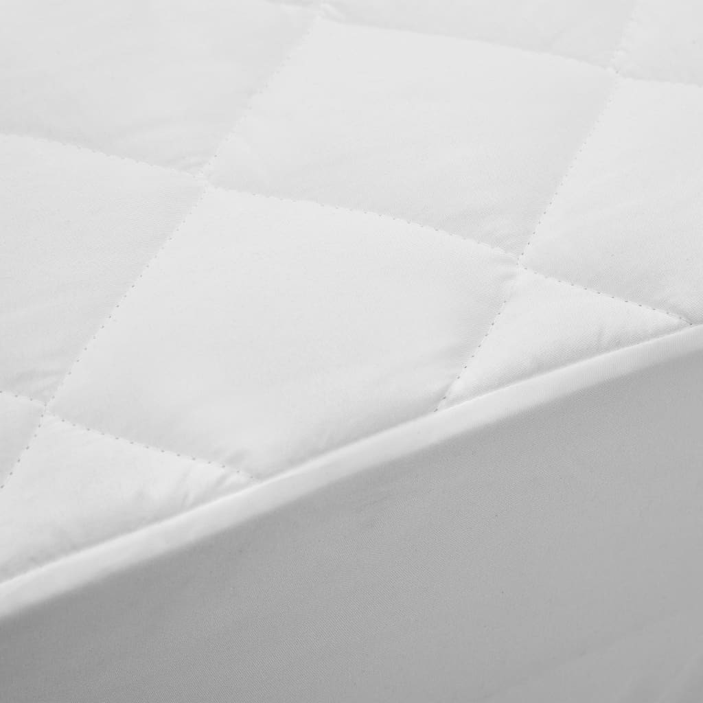 Verander je bed in een wolk van comfort met onze warme en comfortabele matrasbeschermer. Dit matraslaken heeft een extra diep ontwerp waardoor het extra comfortabel is en het je matras een zacht gevoel geeft. Zo houdt deze matrasbeschermer je de hele nacht comfortabel. Hij is wasbaar in de machine, gemakkelijk terug te plaatsen na elke wasbeurt en krimpt niet. De duurzame stof is gemakkelijk te onderhouden en slijtvast. Dit hoeslaken wordt sterk aanbevolen voor extra comfort en om de stof van je matras ...