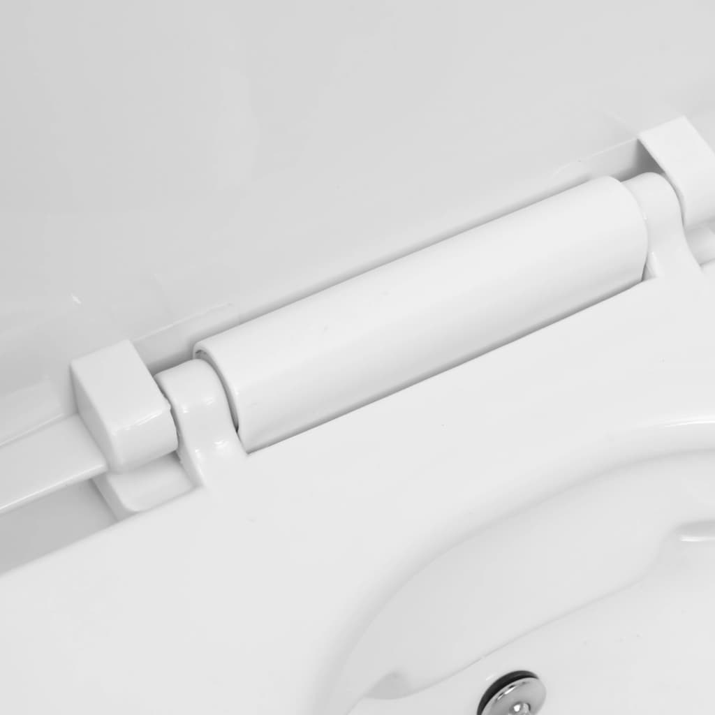 Dit hangende toilet heeft een uniek en tijdloos design en verfraait elke badkamer. Het is ontworpen om ruimte te besparen en je een schonere badkamer te bieden. Dit toilet met randloze spoelfunctie heeft een bijzonder duurzaam en onderhoudsvriendelijk keramisch oppervlak, wat het schoonmaken vereenvoudigt en jarenlang gebruik garandeert. Kalk en vuil hechten moeilijk aan het vuilafstotende oppervlak. Het soft-close mechanisme voorkomt dat het toiletdeksel naar beneden valt. Bovendien heeft het toilet ee...