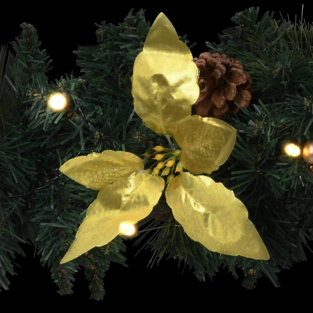 Creëer de perfecte kerstsfeer met deze mooie kerstslinger! Hij ziet er spectaculair uit, waar je hem ook ophangt. Deze prachtige slinger, met goudkleurige decoratie, is gemaakt van PVC en is geschikt voor zowel binnen- als buitengebruik. Wanneer hij niet wordt gebruikt, kan hij gemakkelijk worden opgeborgen voor gebruik in het volgende jaar. Deze kerstdecoratie is dus een economische keuze. Een stekker is bij de levering inbegrepen.